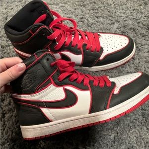 size 7 women’s bloodline Jordan 1